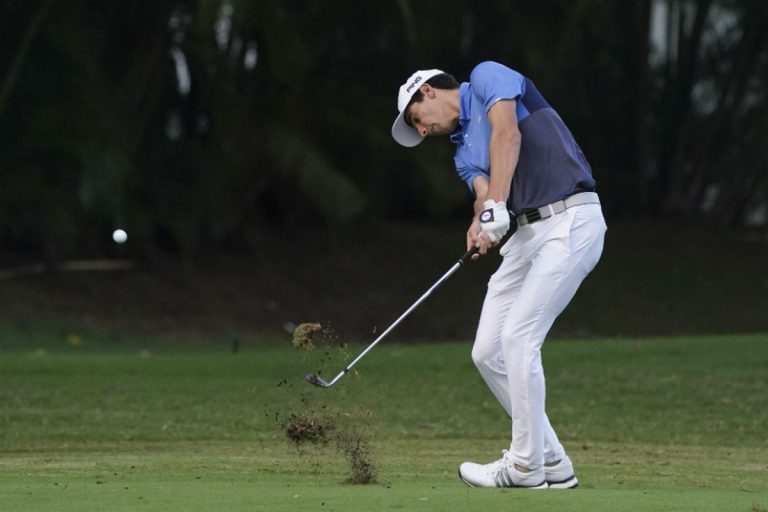 Joaco Niemann se derrumba al final en la primera ronda la CJ Cup