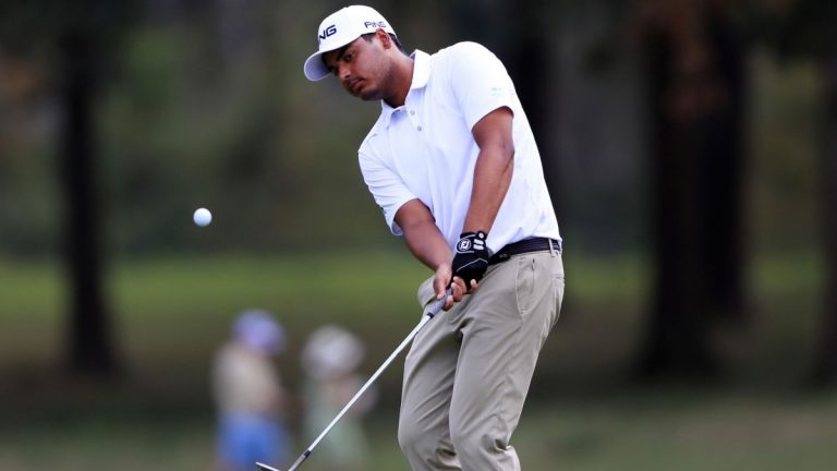 Sebastián Muñoz domina en California y queda como líder tras la ronda inicial
