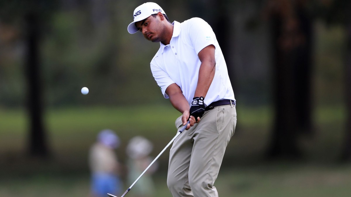 Sebastián Muñoz domina en California y queda como líder tras la ronda inicial