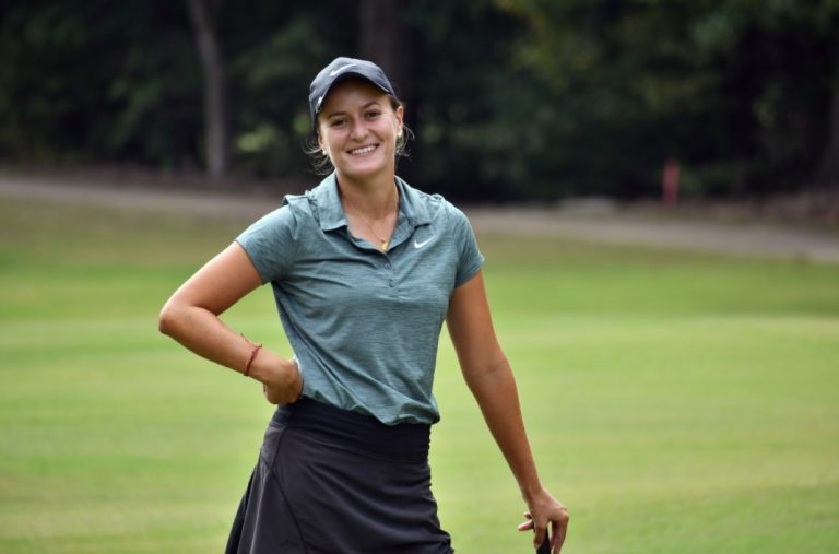 Valentina Haupt sigue encendida y a dos golpes del liderato