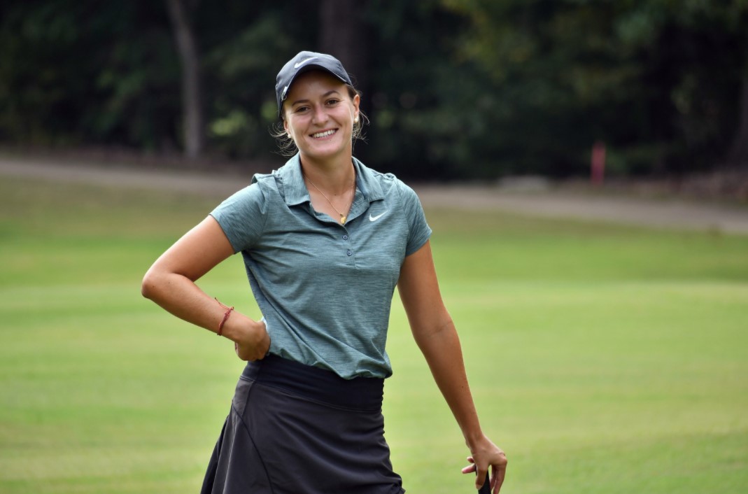 Valentina Haupt sigue encendida y a dos golpes del liderato
