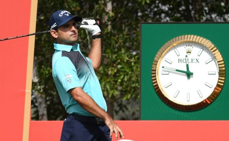 Dura caída de Fabrizio Zanotti en la tercera ronda del Omega Dubai Desert Classic