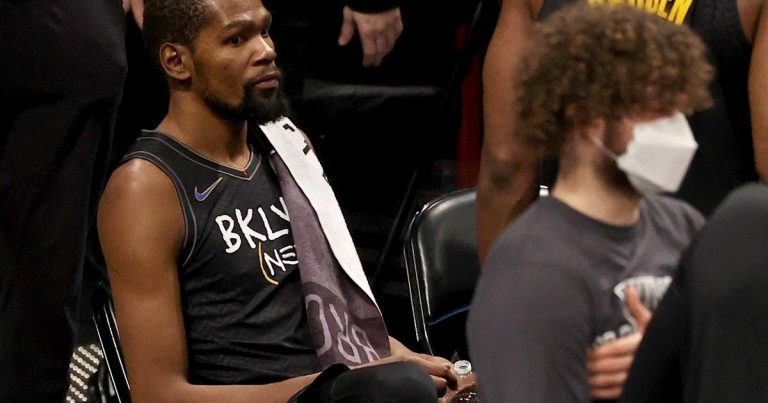 Polémica en la NBA: Sacan en pleno partido a Kevin Durant por Covid-19