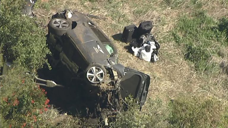 Tiger Woods sufrió grave accidente automovilístico en Los Ángeles