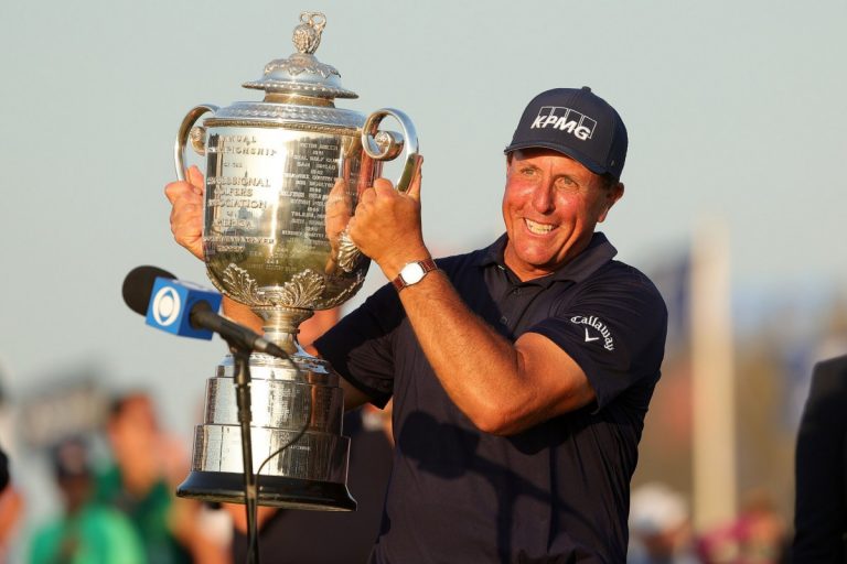 Phil Mickelson agranda su leyenda en el PGA Championship
