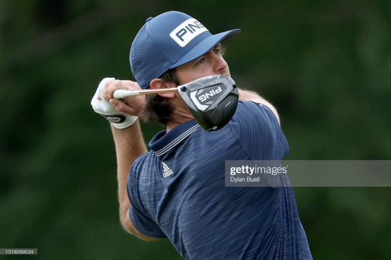 Mito Pereira va por una buena semana en Wakefield Plantation