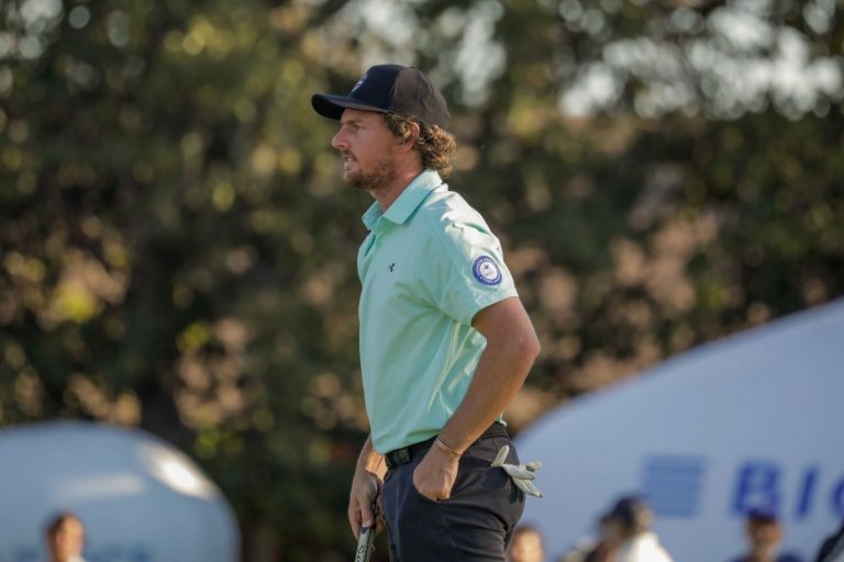 Domínguez arranca en el Top 10 en Italia