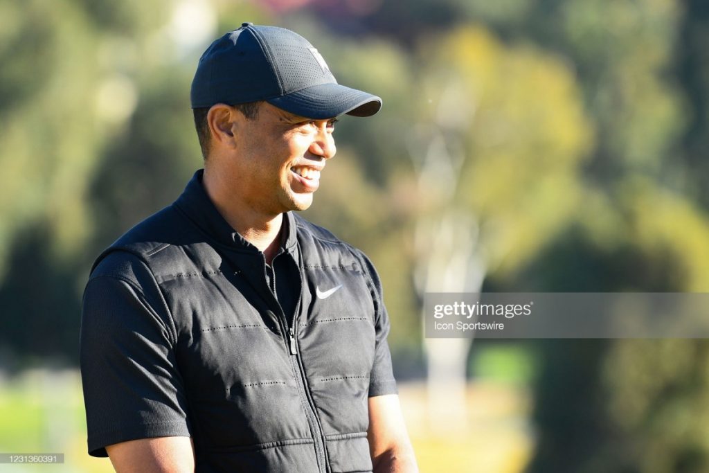Tiger Woods enciende las redes sociales con un swing