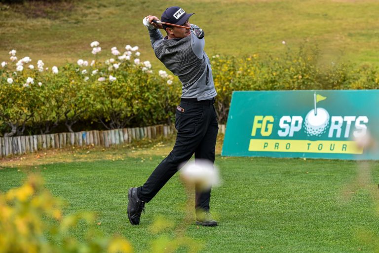 Carlos Bustos, líder inicial en el FG Sports Pro Tour, en el Sport Francés
