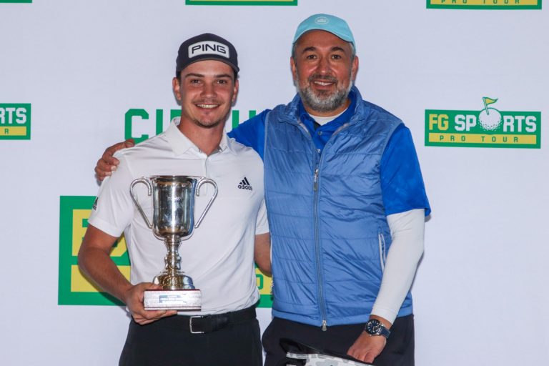 Carlos Bustos, ganador del FG Sports Pro Tour en el Sport Francés