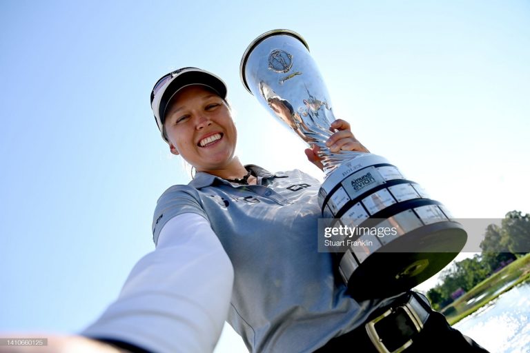 Récord y campeonato para Brooke Henderson en el Amundi Evian Championship