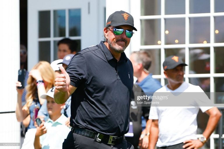Golfistas de LIV Golf arrasan en el listado de los mejor pagados de Forbes