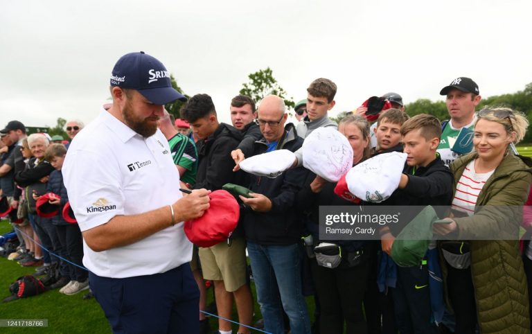 Estás de suerte en un torneo, y Shane Lowry te firma la cabeza calva