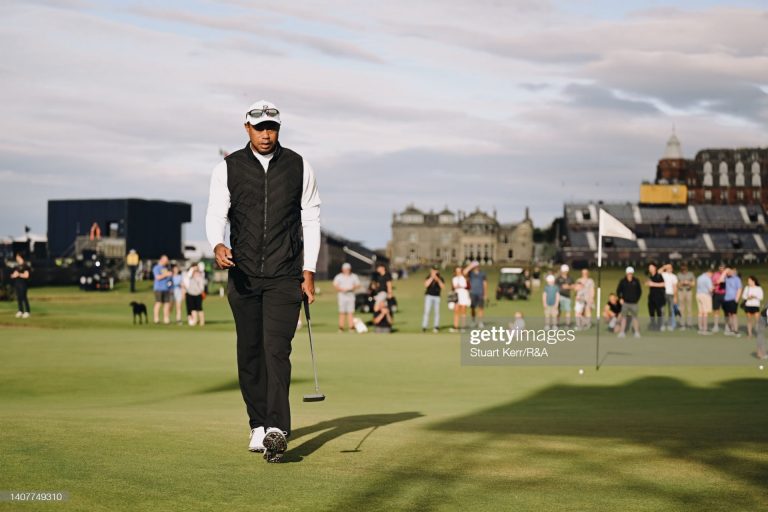Tiger Woods llegó a St. Andrews este sábado, con el Open a la vista