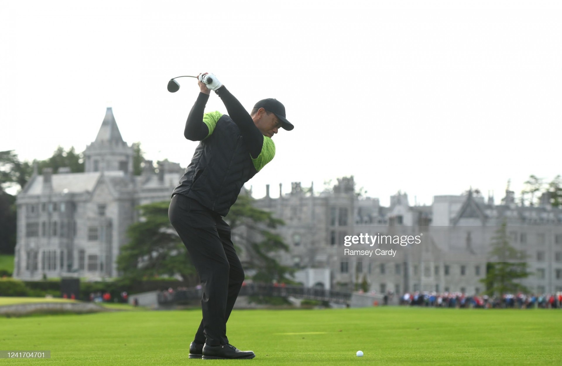 Aún con largo ‘score’, Tiger Woods es la sensación en el JP McManus Pro-Am