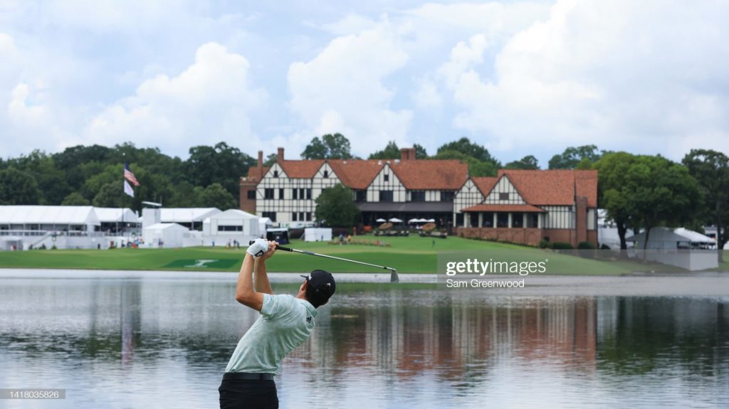 ¡Golpe sobre la mesa! Joaquín Niemann ataca la parte alta del Tour Championship