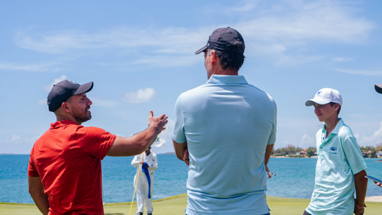La nueva faceta del ‘Kun’ Agüero, como golfista en Casa de Campo