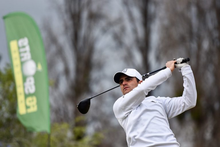 Chilenos avanzan al fin de semana en el Abierto de Colombia