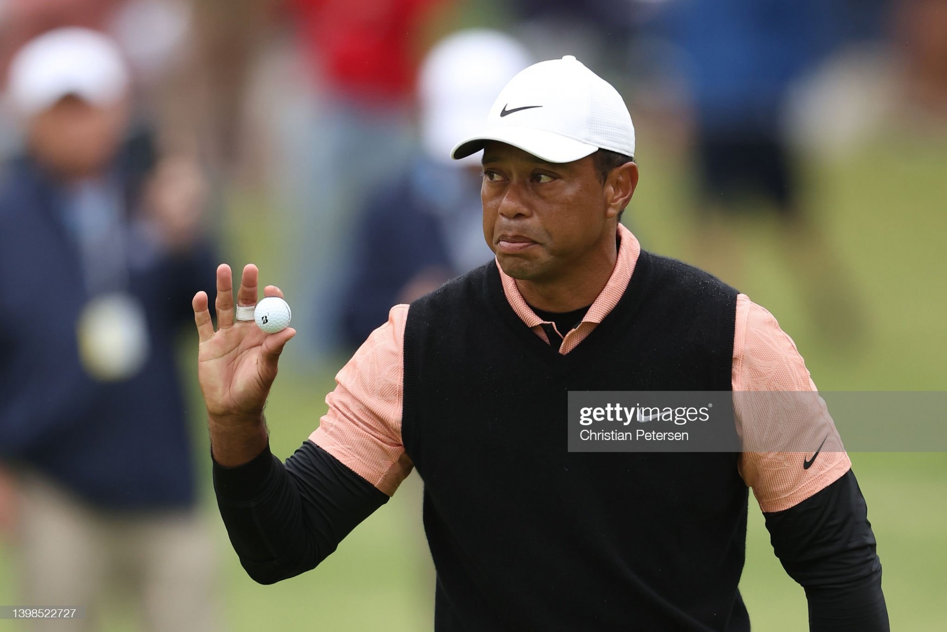 Tiger Woods se baja del Hero World Challenge