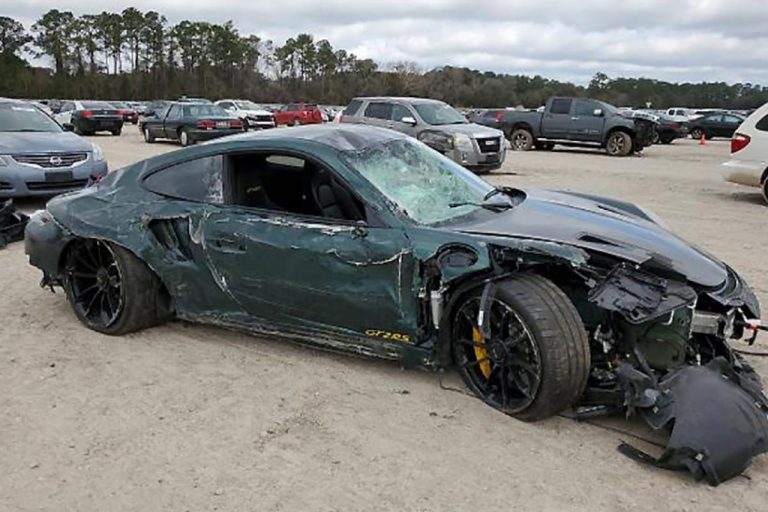 Apareció estrellado (y subastado) un Porsche que sería propiedad de Patrick Reed