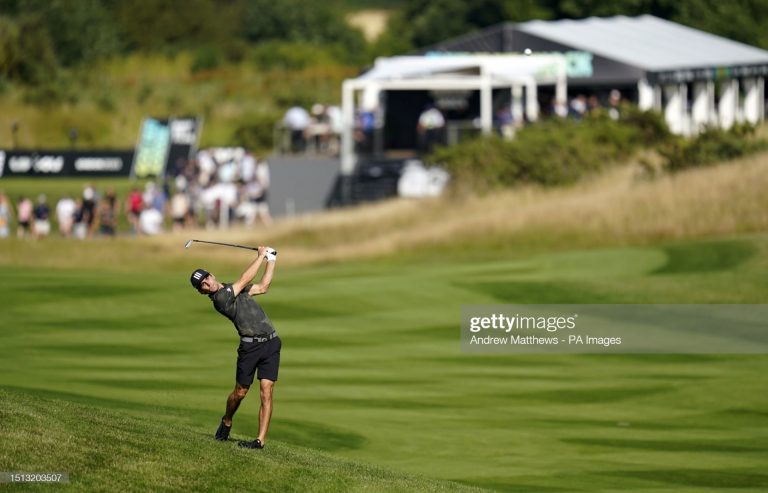 LIV Londres: Joaquín Niemann y Mito Pereira, en la mitad del leaderboard