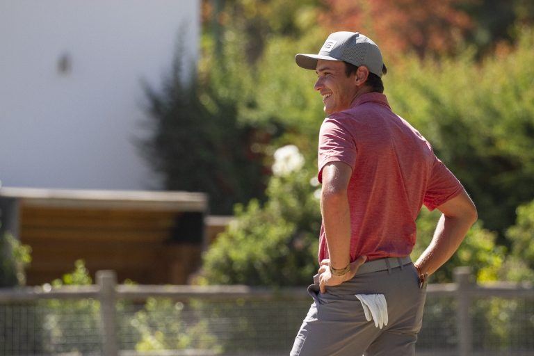 Carlos Bustos se trepa a la cima del Abierto Las Brisas de Chicureo con una ronda extraordinaria