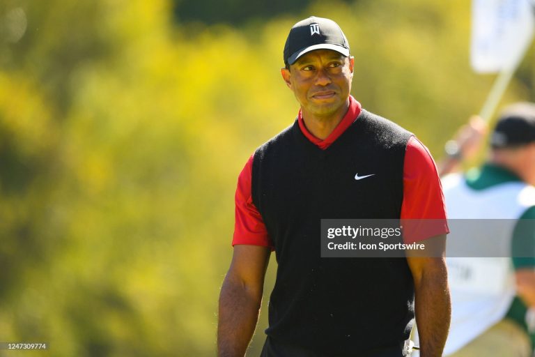 Tiger Woods, en la bolsa de su hijo Charlie por 54 hoyos