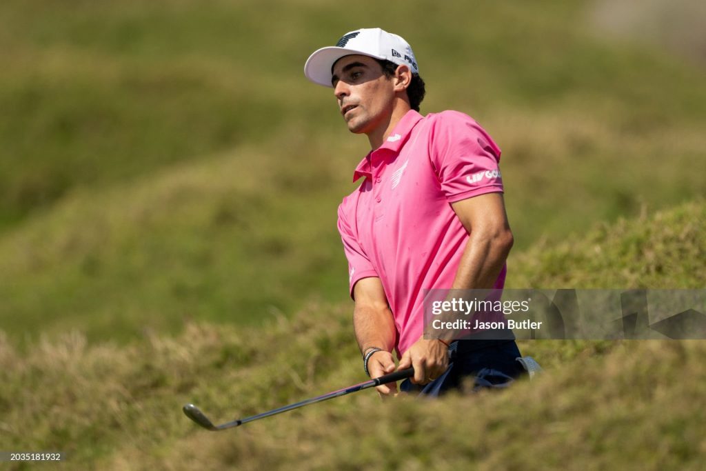 Joaquín Niemann se acerca a la cima en el International Series Omán