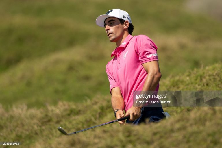 Joaquín Niemann se acerca a la cima en el International Series Omán