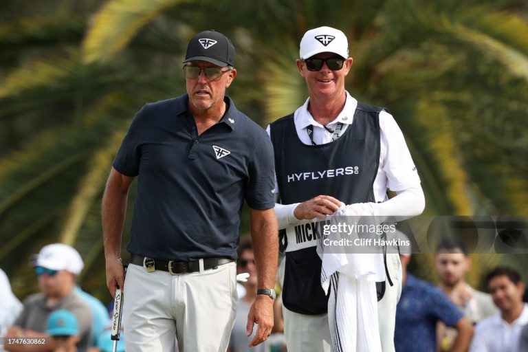 Se retira el hermano de Phil Mickelson