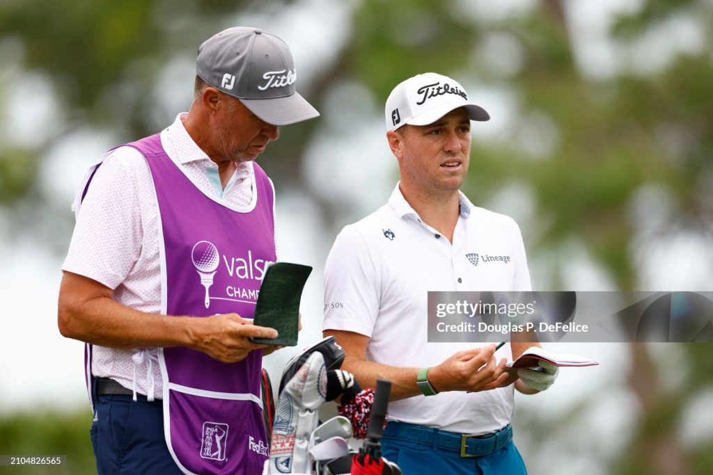 Justin Thomas y su caddie Jim Mackay terminan su trayectoria juntos