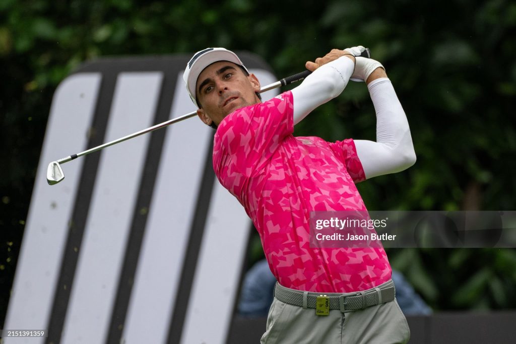 Joaquín Niemann mantiene el ritmo en Singapur y se posiciona en el puesto 12