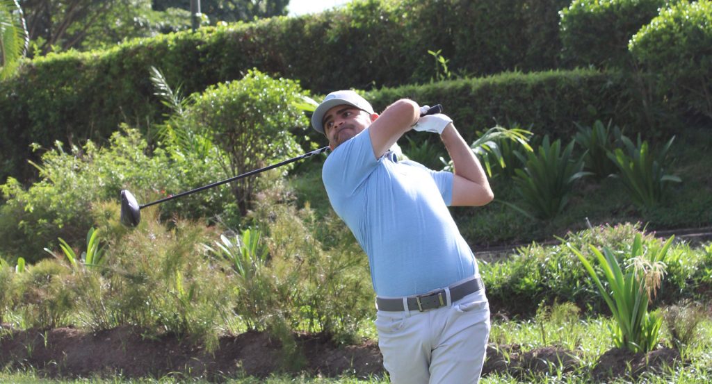 Toto Gana Supera el Corte en el Abierto del Valle Arriba C.C.