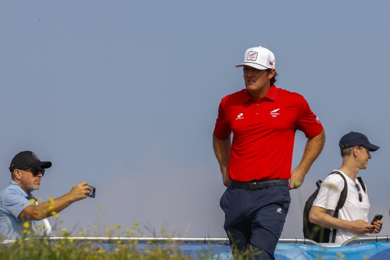 Chilenos pierden terreno en Le Golf National