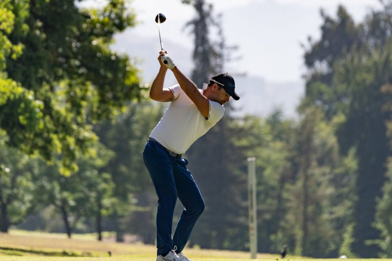Benjamín Alvarado baja al puesto T70 en la R3 del Astara Chile Classic