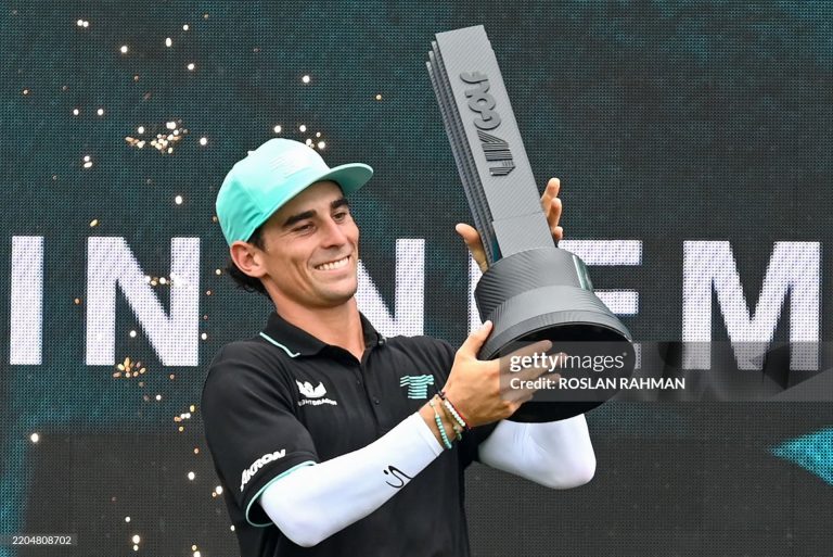 Joaquín Niemann impone su jerarquía y gana con autoridad en LIV Golf Singapur
