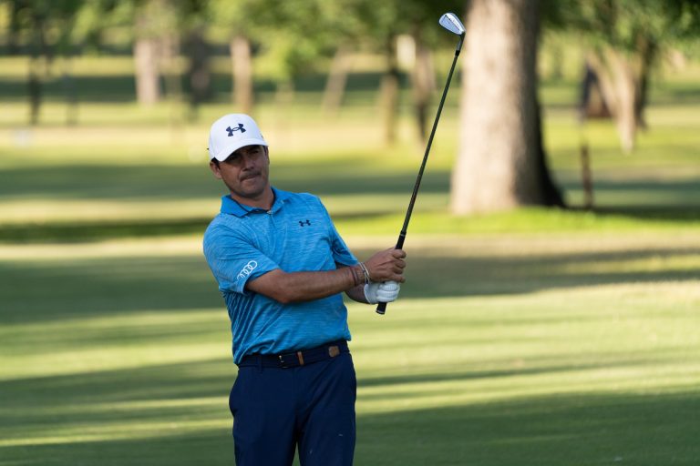 Peleado cierre de Aguilar en el Senior PGA Championship