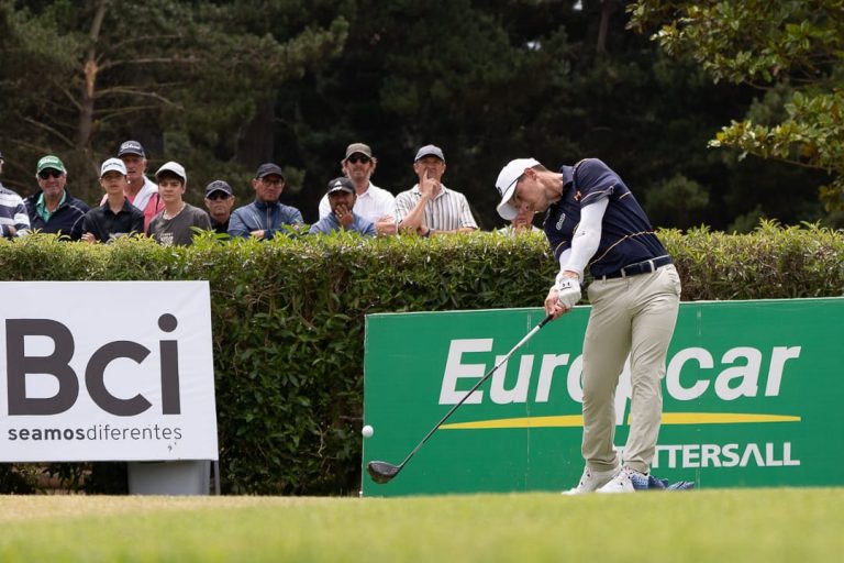 Buen viernes para Errázuriz en Lima: avanza al fin de semana del Peru Open