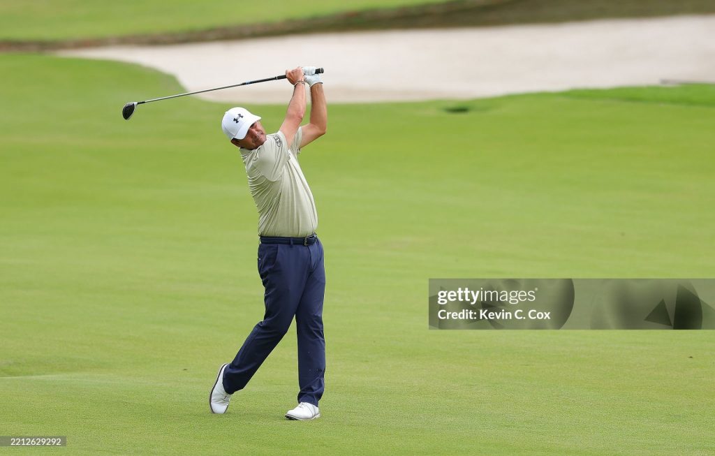 Aguilar arranca en el Top 10 del Senior PGA Championship