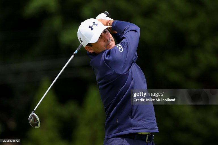 Aguilar resiste con garra y sigue en la pelea en el DICK’S Open