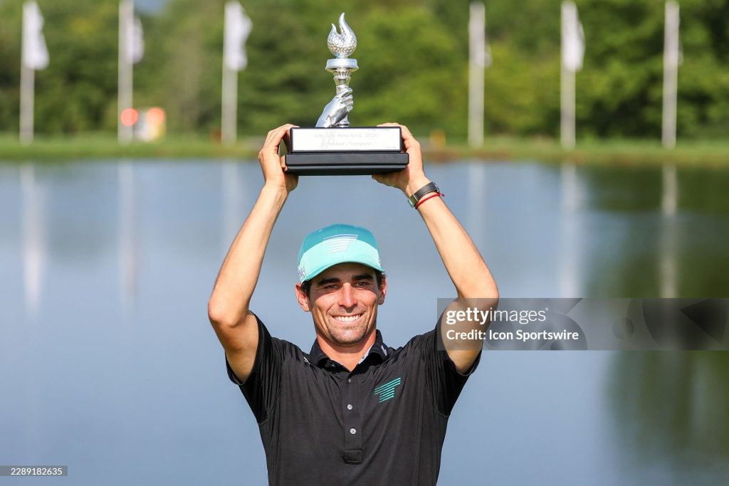 Joaquín Niemann vuelve a celebrar en LIV Golf y conquista el título en Bedminster